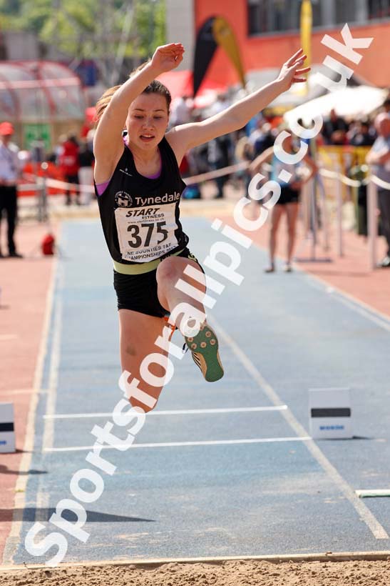 Girls under-15s triple jump, North Eastern Champs, Gateshead Stadium. Photo: David T. Hewitson/Sports for All Pics